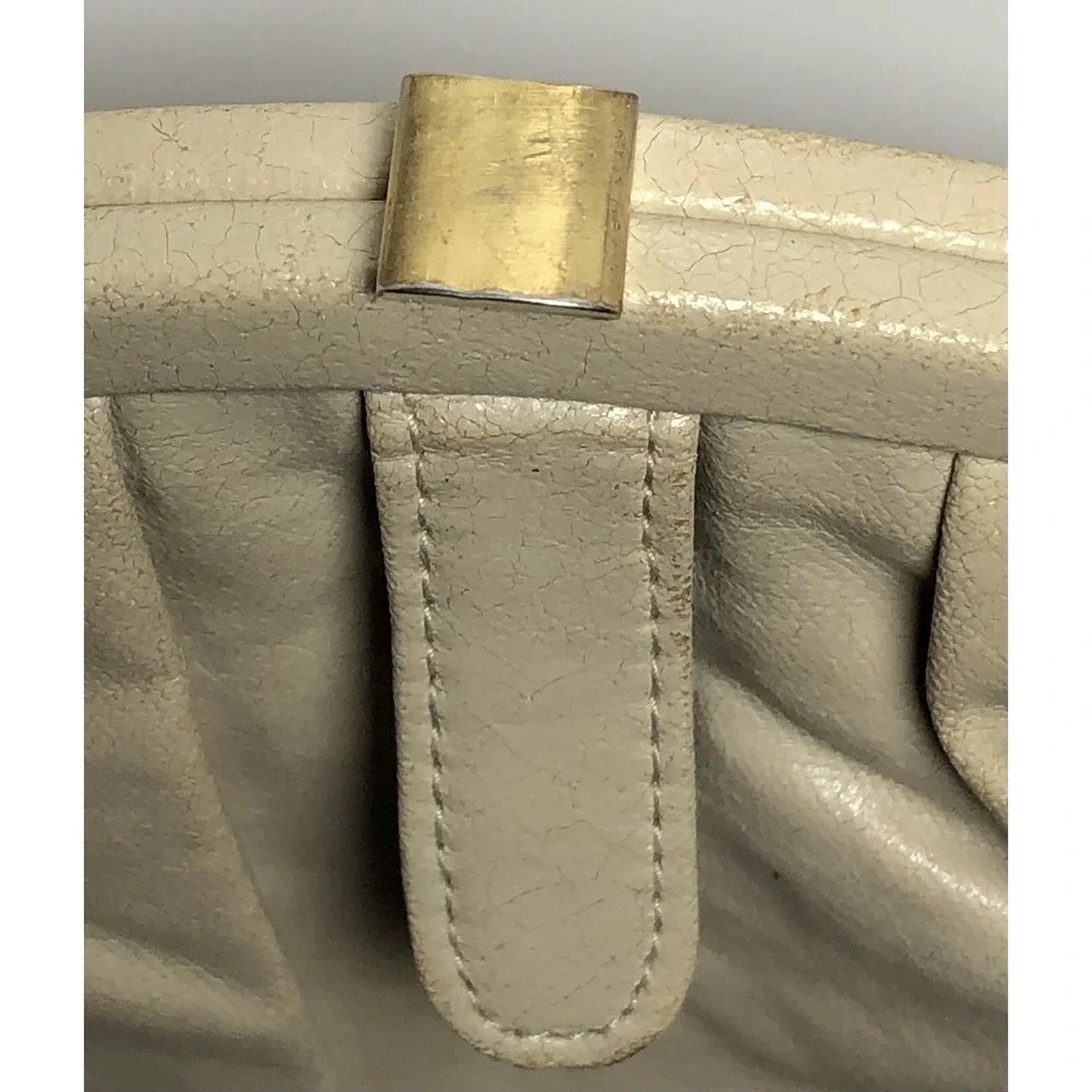 Vintage 70s Valerie Barad Beige Shoulder Bag Pleated Frame‎ Purse Made in Taiwan